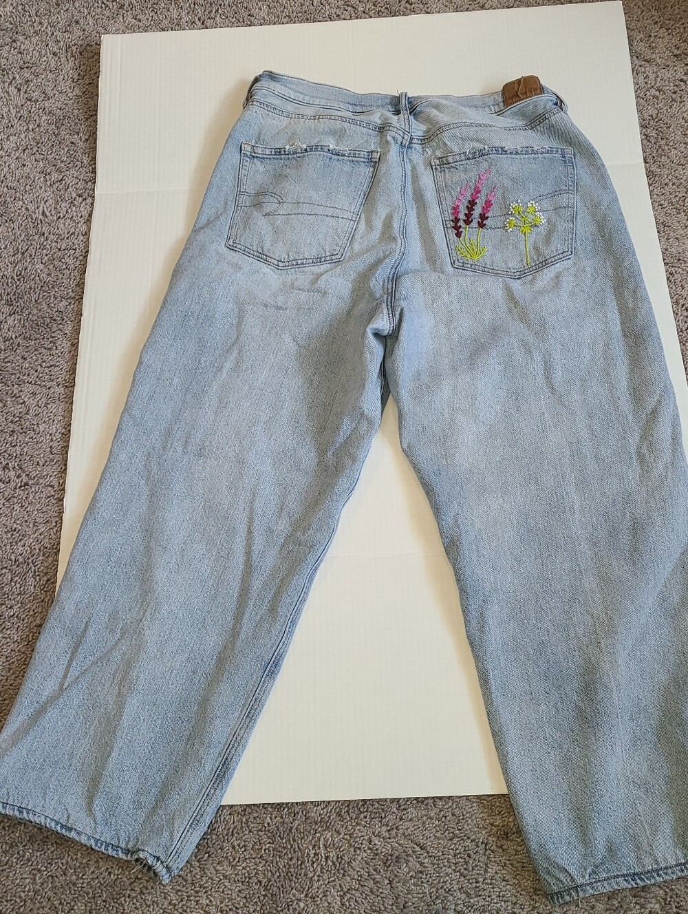 American Eagle Straight Jeans Size 14 High Rise Embroidered Floral Light Wash - Picture 6 of 9
